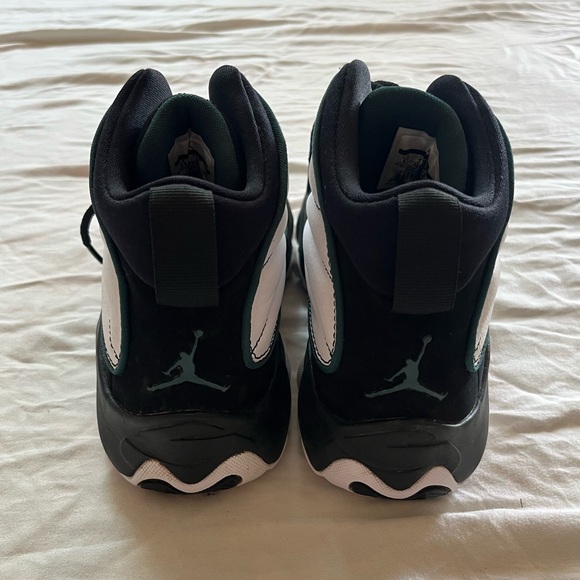 Boys Air Jordan’s - Picture 2 of 9
